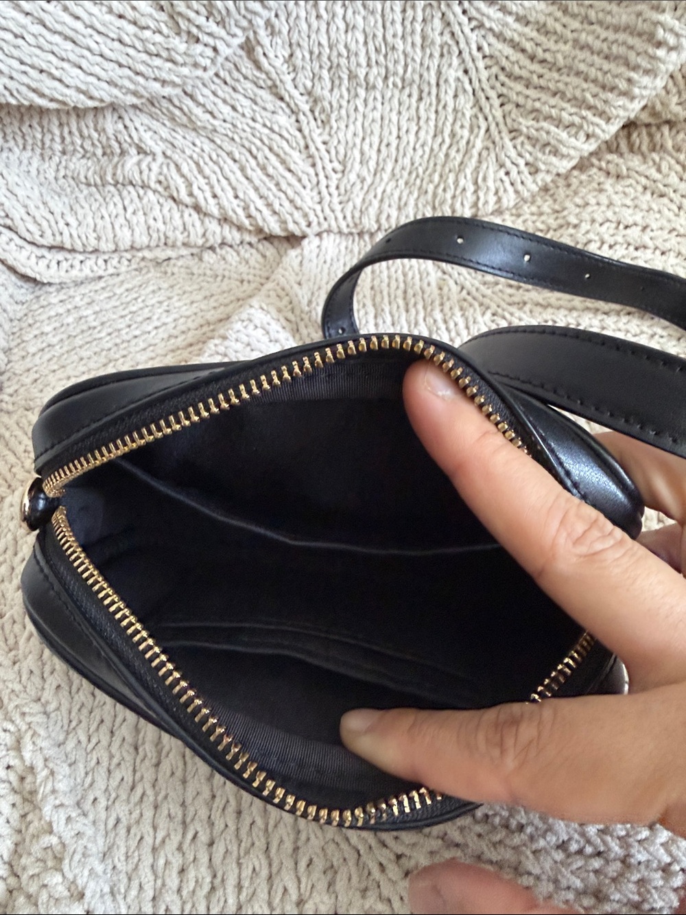Coach Black Quilted Chevron Leather Camera beltbag with Gold Tone Logo - Picture 3 of 4